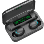 Auriculares F9-5 con power bank y pantalla digital en fondo blanco