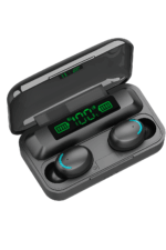 Auriculares F9-5 con power bank y pantalla digital en fondo blanco