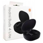 Auriculares Redmi Buds 4 negro dentro de su estuche de carga, al lado de su caja sobre fondo blanco