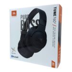 Auriculares JBL Tune760 en color negro con caja sobre fondo blanco.