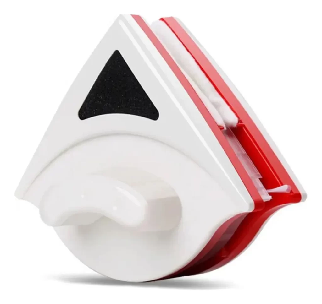 Limpiador de Vidrios Magnético blanco con rojo. Sobre fondo blanco.
