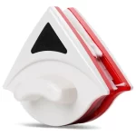 Limpiador de Vidrios Magnético blanco con rojo. Sobre fondo blanco.